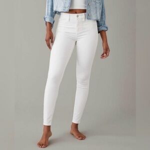 American Eagle Women’s White Super Stretch Skinny Jeans